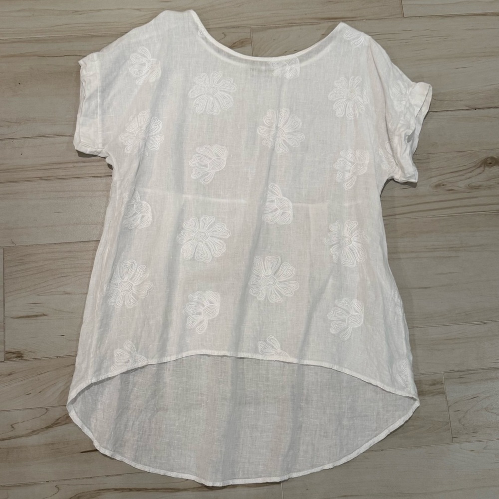 Elegant White Embroidered Women's Short Sleeve Top